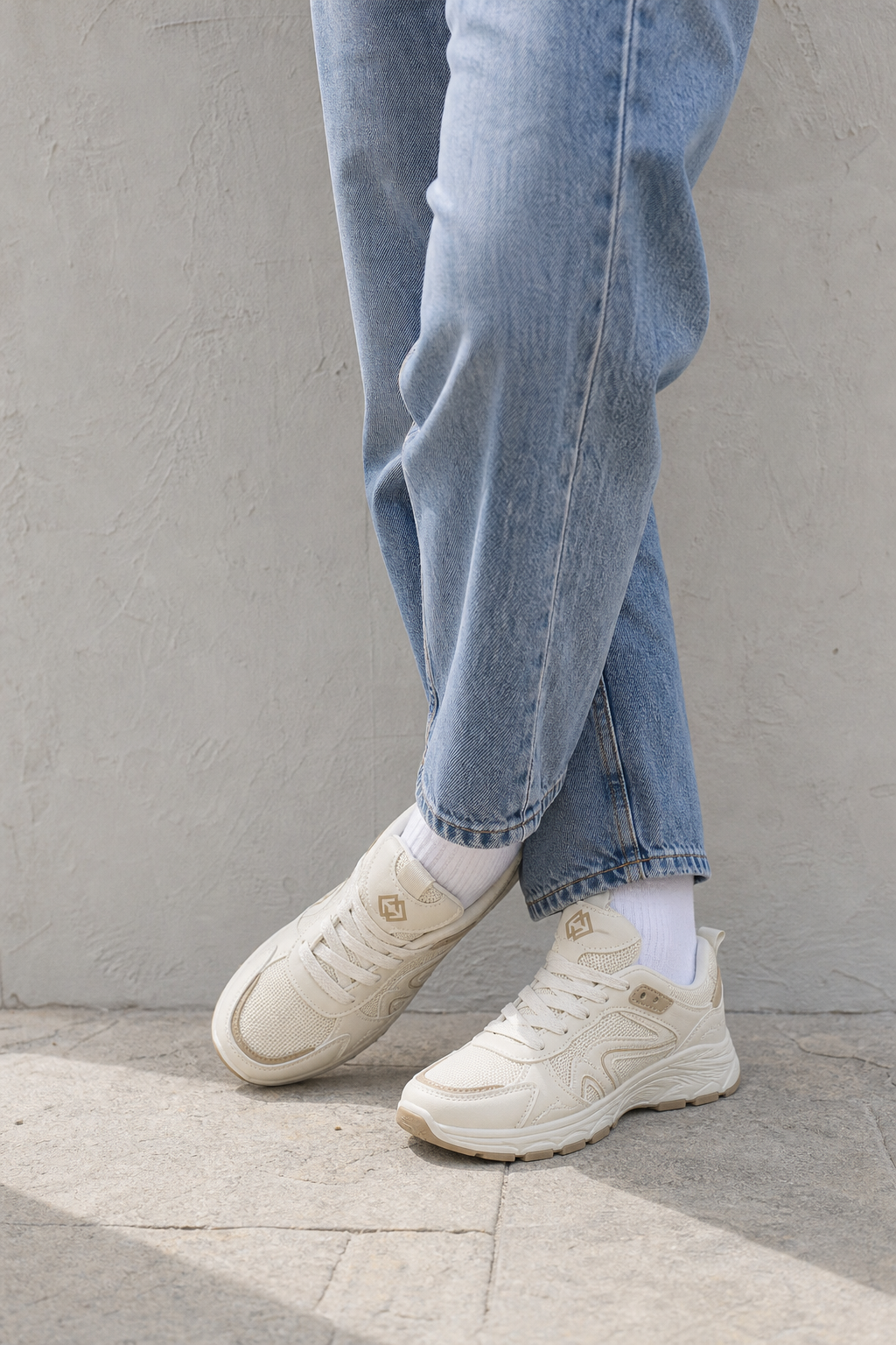 BEG-KHAKI - on model