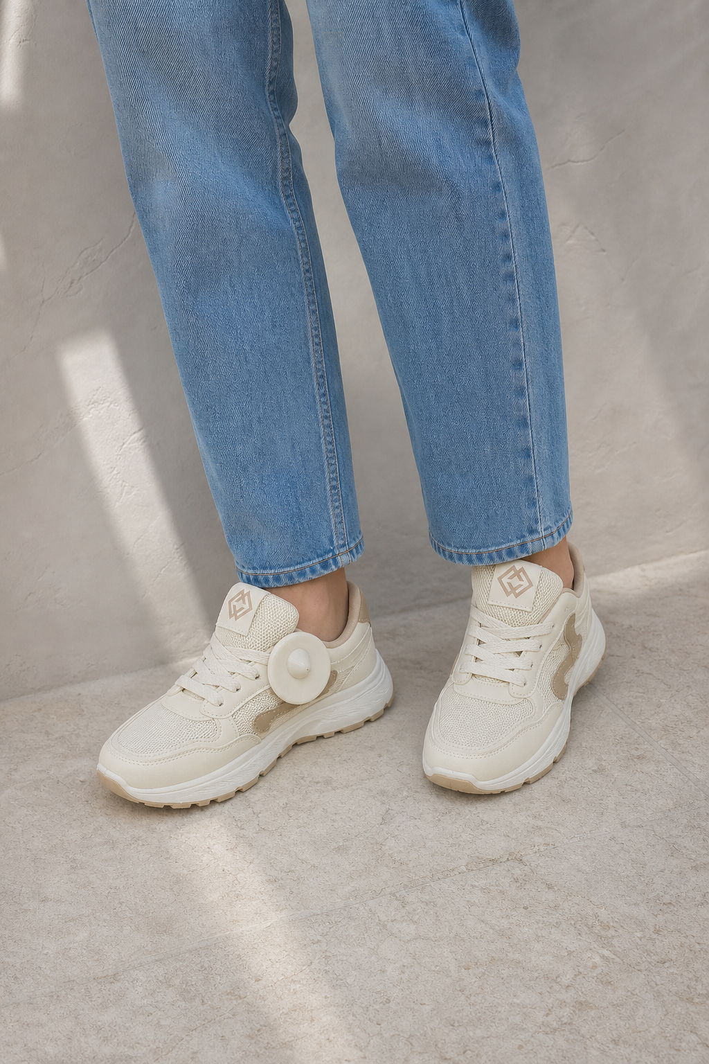 BEG-KHAKI - on model
