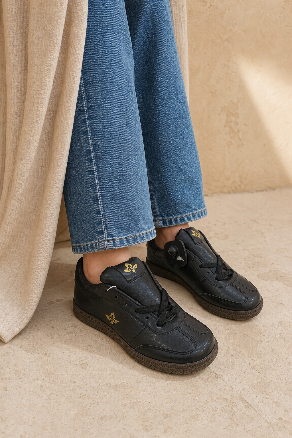 BLACK - on model
