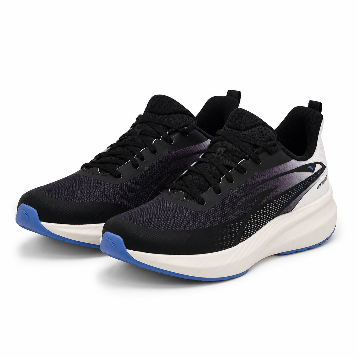 Running Shoes With Laces And Cushioned Sole