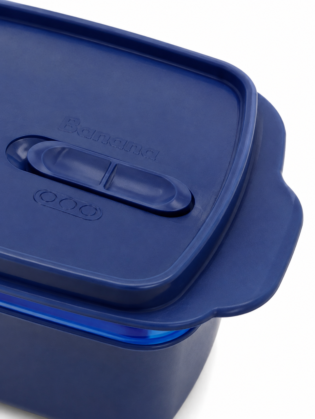 Multi-compartment lunch box with cutlery