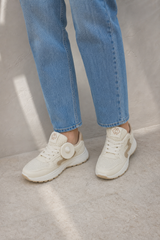 BEG-KHAKI - on model