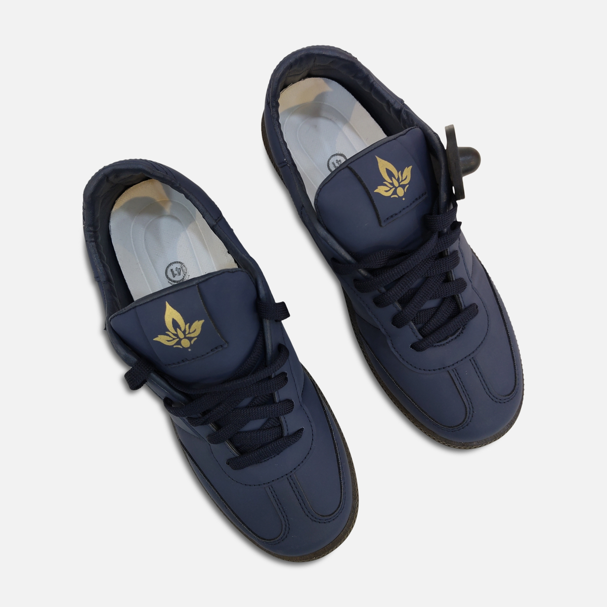 Women Low Top Lace-Up Sneakers