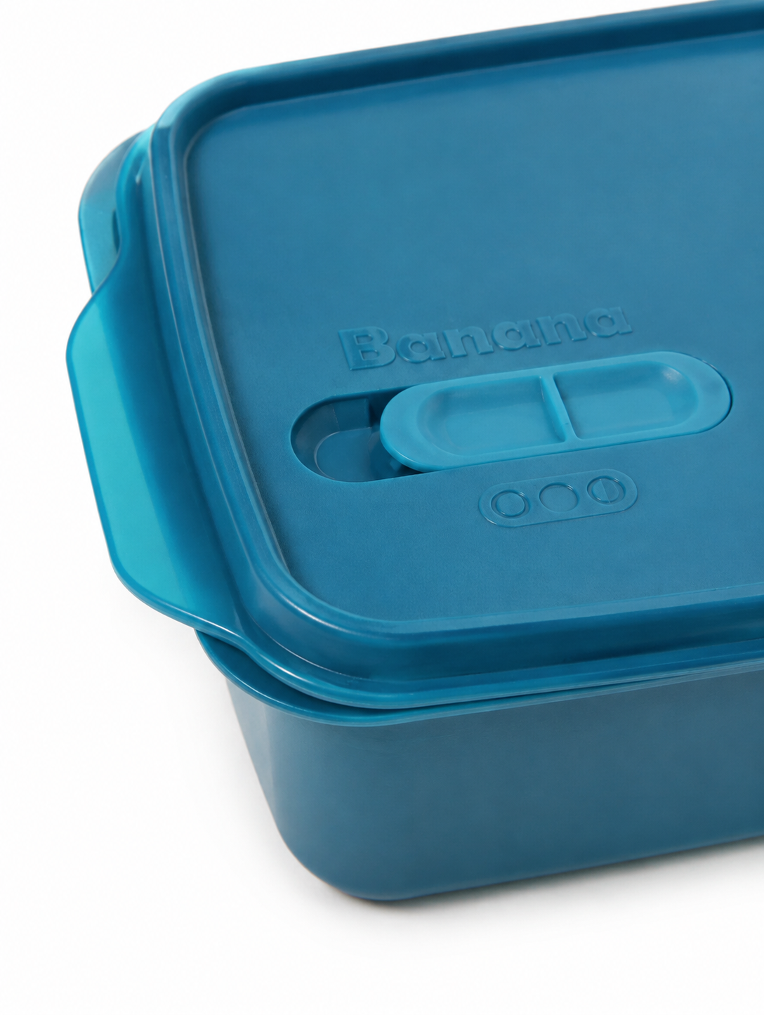 Multi-compartment lunch box with cutlery